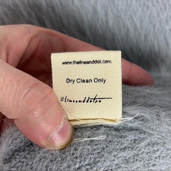 NWT Line and Dot Fuzzy Adler Sweater Grey Heather Grey Size Large New With Tags - Picture 10 of 15